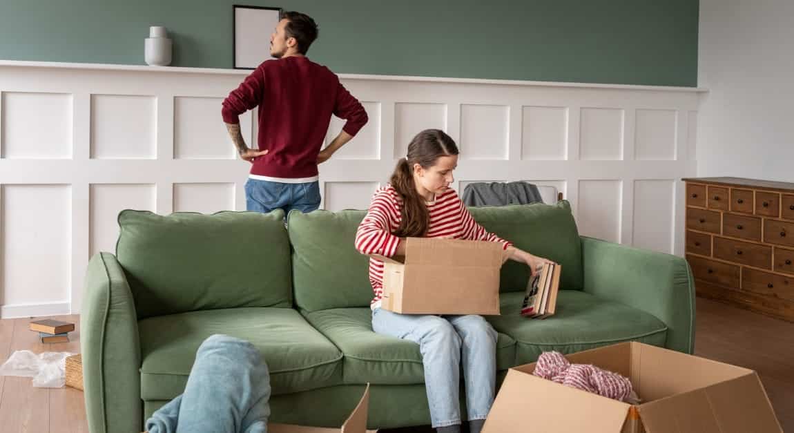 Image d'un coupe préparant un déménagement