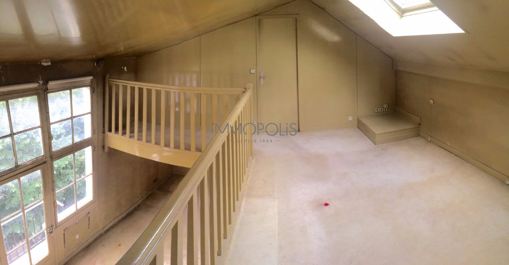 Avenue Junot – top floor 5