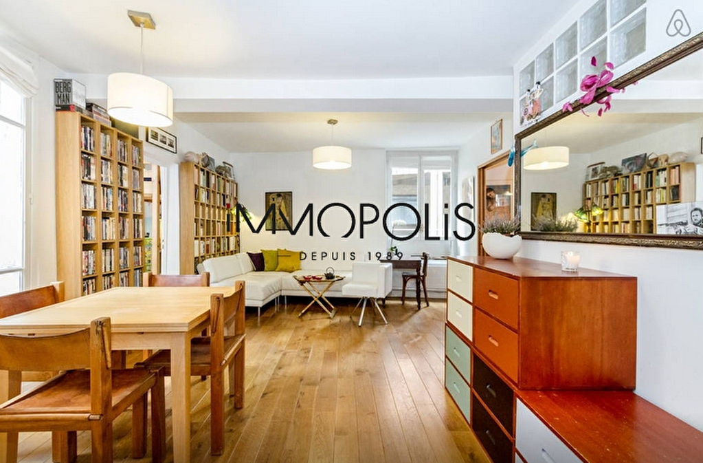 In the heart of the Abbesses, magnificent ultra-optimized 4-room apartment, with a large living room of 28.43 m², very quiet: to visit urgently! 2