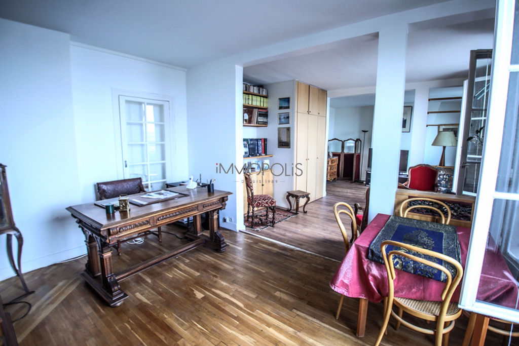Quartier d’exception – 93m² vue sur Paris 6