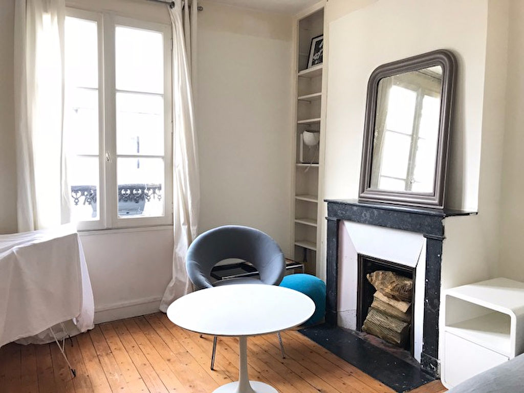 Apartment 2p furnished in abbesses 1