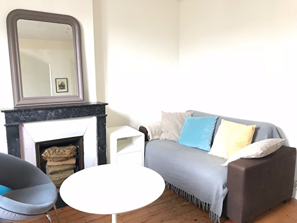 Apartment 2p furnished in abbesses 2