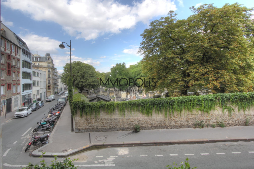 Paris 18ème, quartier des Grandes Carrières, superbe 3/4 pièces en parfait état situé dans un très bel immeuble avec VUE DÉGAGÉE 2