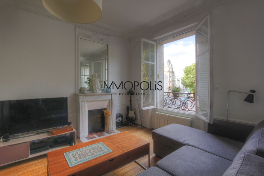 Paris 18th, Quartier des Grandes Carrières, superb 3/4 rooms in perfect condition located in a very beautiful building with open view 4