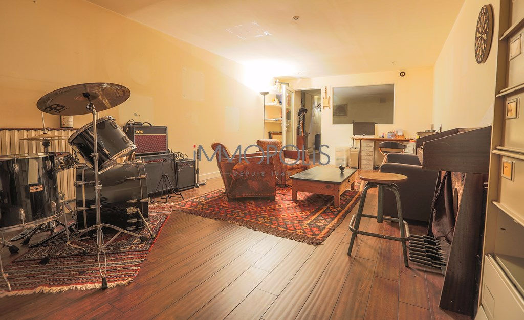 Lamarck / Caulaincourt – Place Constantin Pecqueur – Artist apartment 9