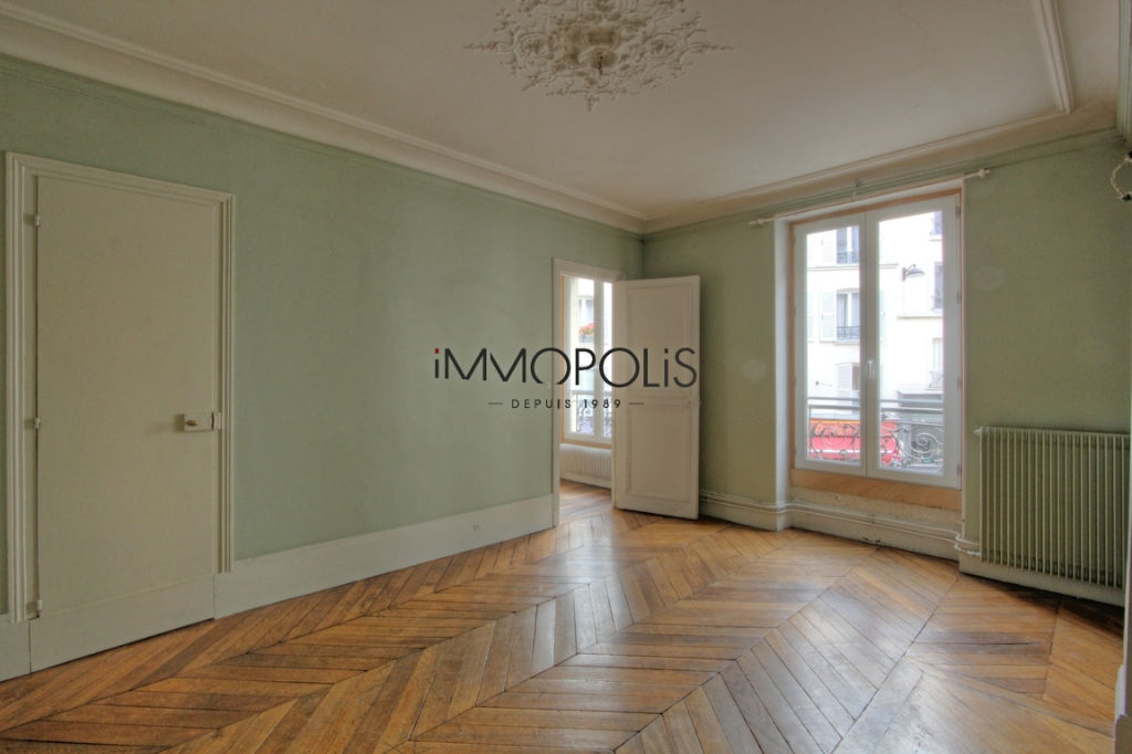 Beautiful 3 rooms to be renovated by 47.11 m² located in the Abbesses in a good size in size 1