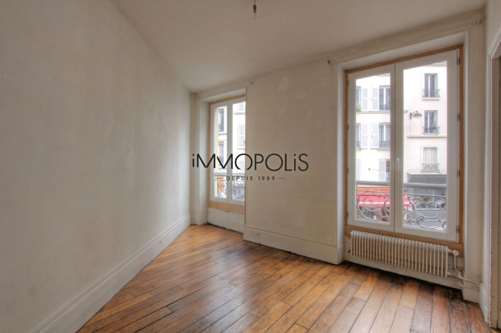 Beautiful 3 rooms to be renovated by 47.11 m² located in the Abbesses in a good size in size 3