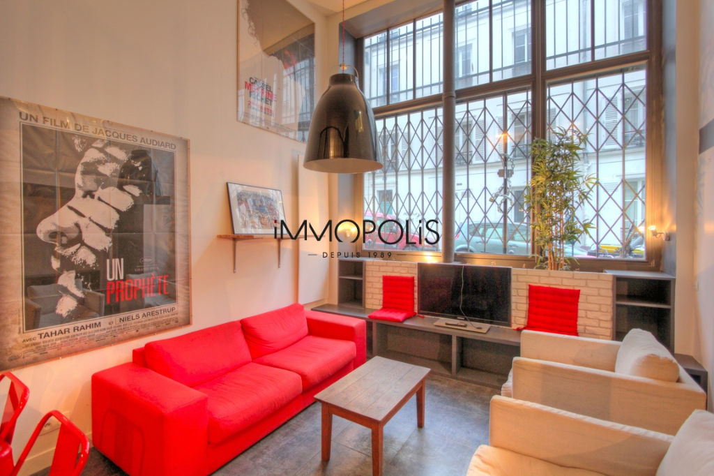 Atypical space in Montmartre, in duplex, refurbished with beautiful volumes 2