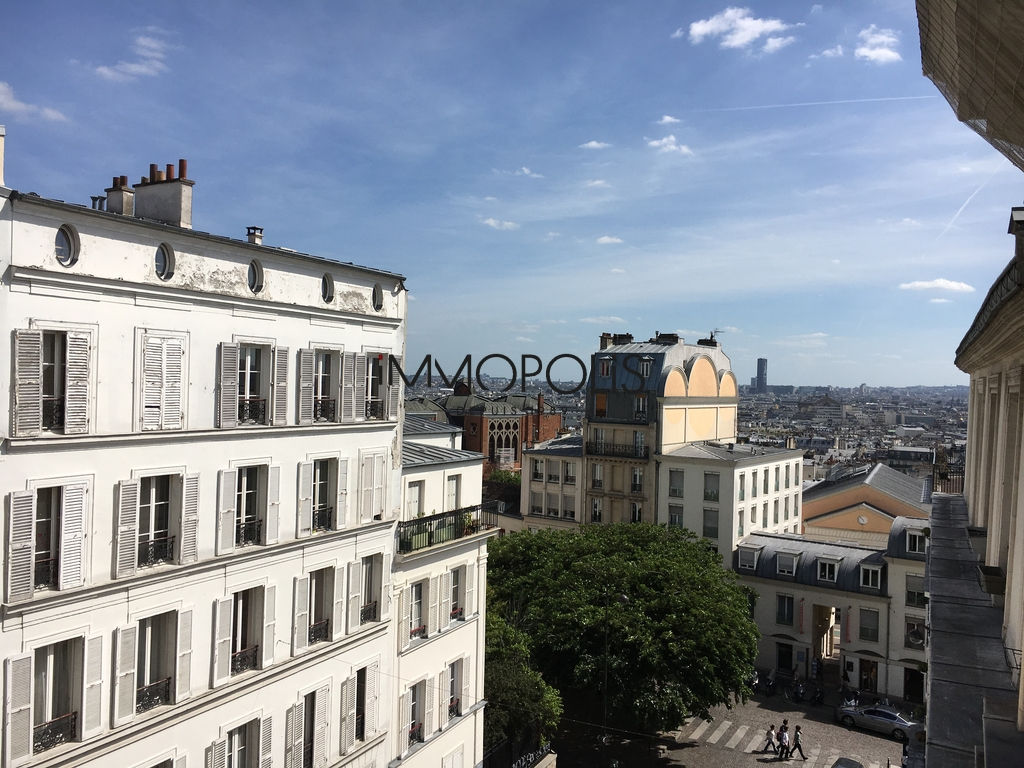 Beau 2 pièces aux Abbesses, rue Ravignan, avec vis à vis dégagé ! 1