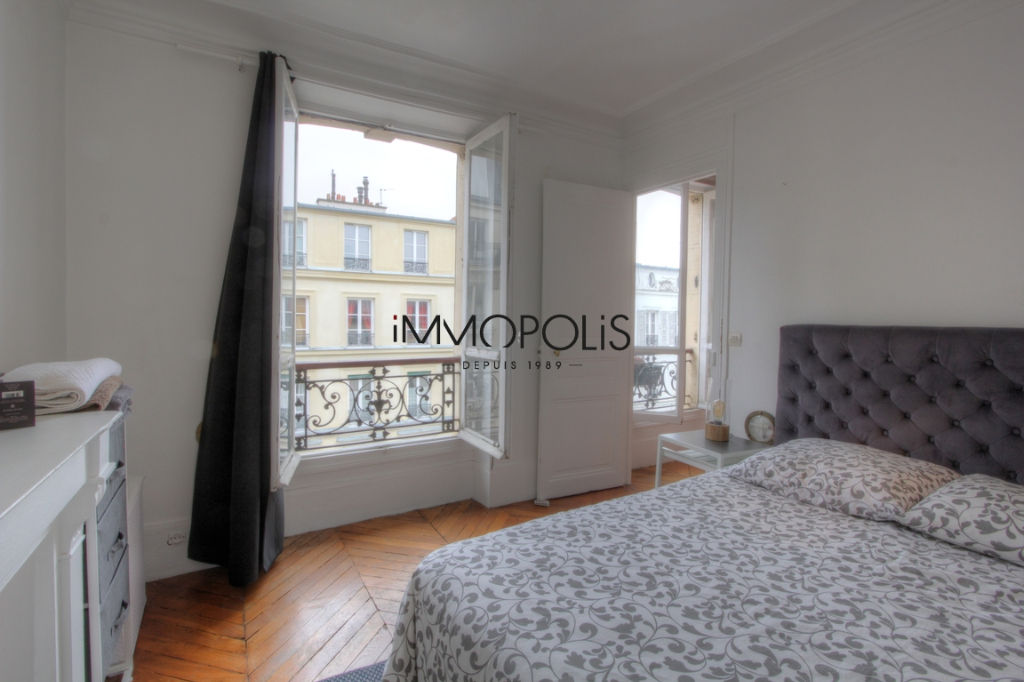 Beautiful 2 rooms in the Abbesses, rue Ravignan, with free screw! 6