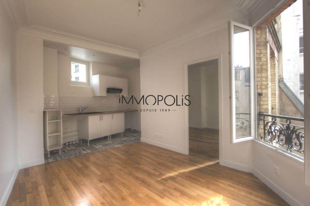 Apartment renovated superbly placed at the crossroads of the Lepic and Abbesses streets 1