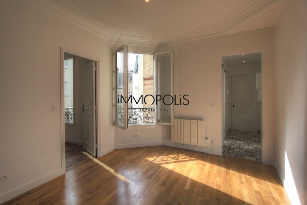 Apartment renovated superbly placed at the crossroads of the Lepic and Abbesses streets 2