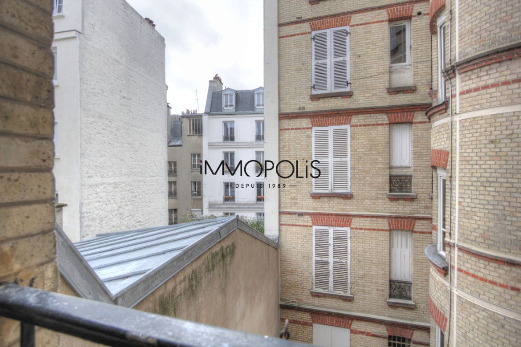 Apartment renovated superbly placed at the crossroads of the Lepic and Abbesses streets 8