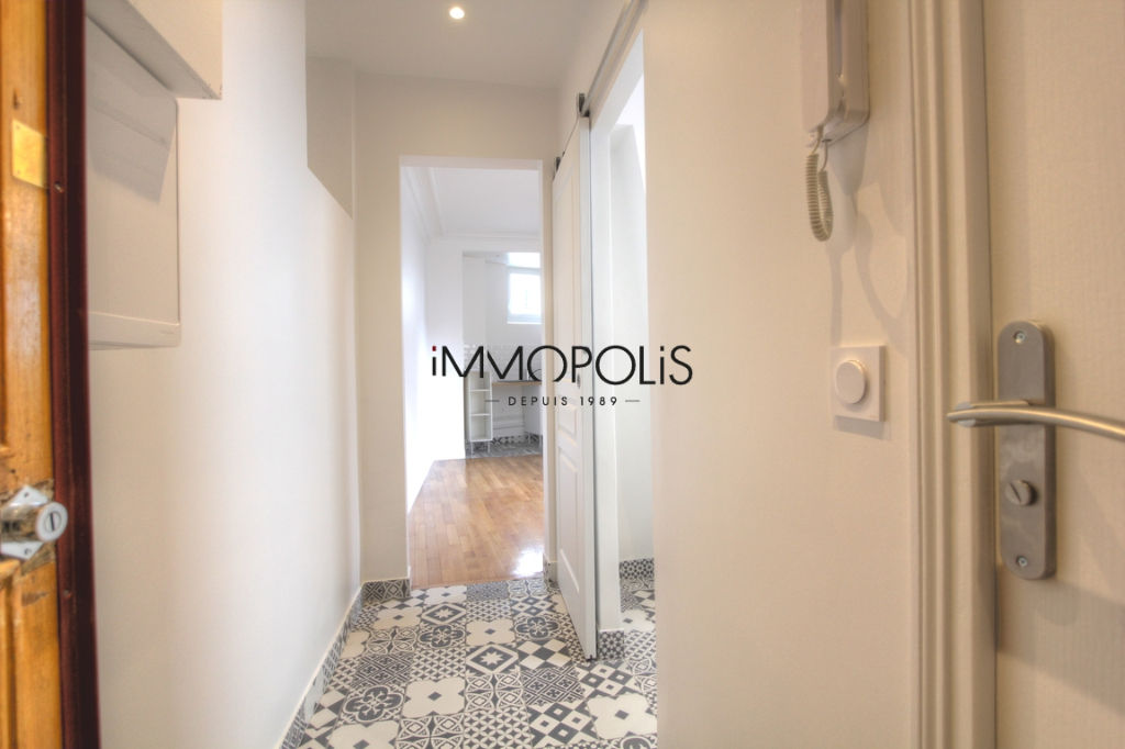 Apartment renovated superbly placed at the crossroads of the Lepic and Abbesses streets 9