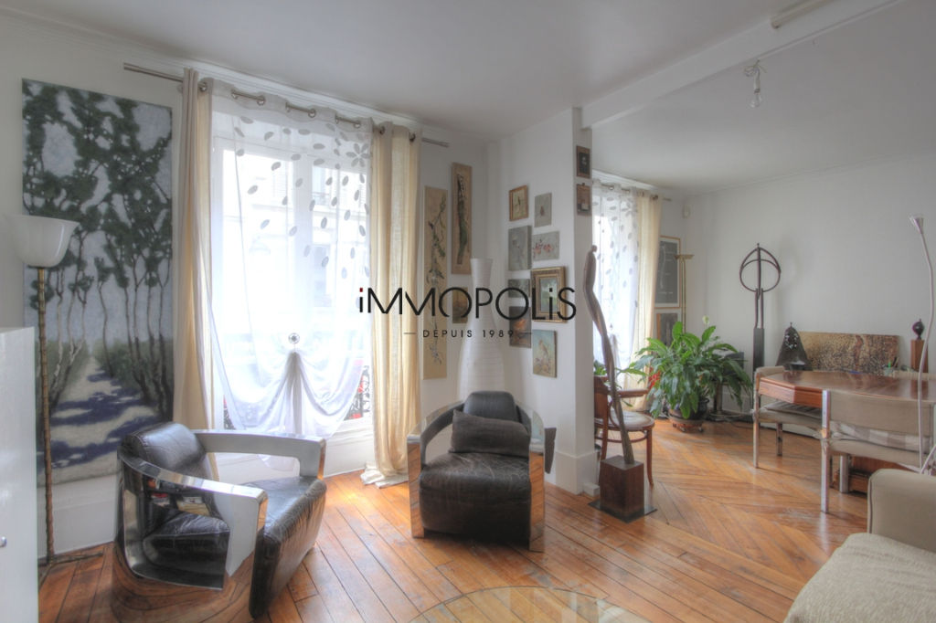 Very beautiful 2/3 rooms with abbesses, full of charm, perfect plan: to see! 2