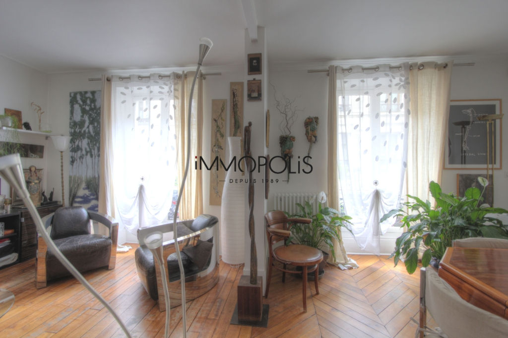 Very beautiful 2/3 rooms with abbesses, full of charm, perfect plan: to see! 4