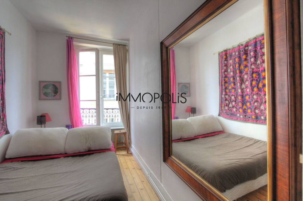 Charming 3 pieces overlooking Montmartre pedestrian track 7