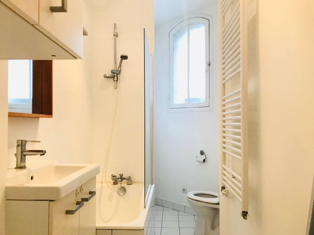 Paris 18th century – 3 furnished rooms – 62 m2 5