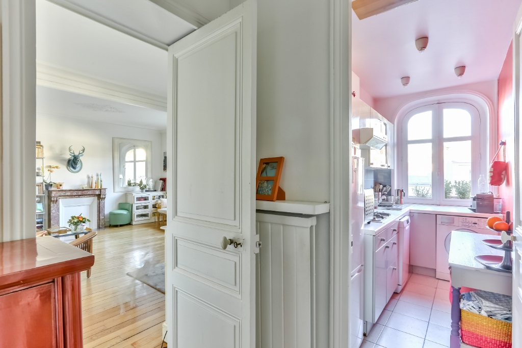 Haut Montmartre – Charming 3 rooms with a degassed view 5