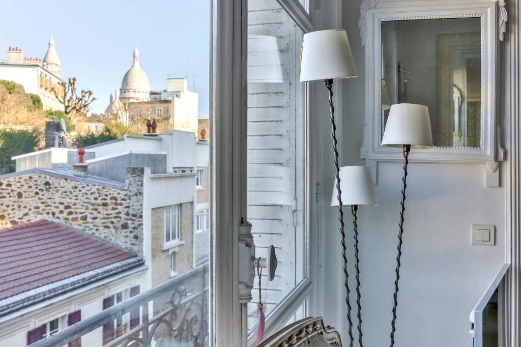 Haut Montmartre – Charming 3 rooms with a degassed view 6
