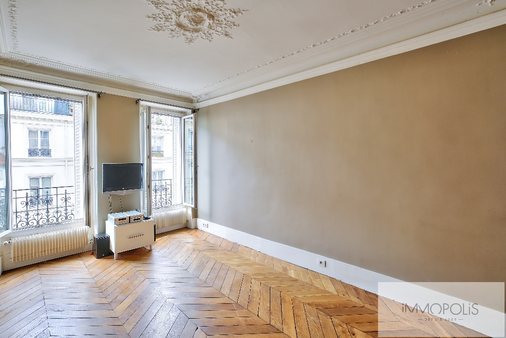 Bright apartment in the heart of the abbesses – Paris XVIII 1
