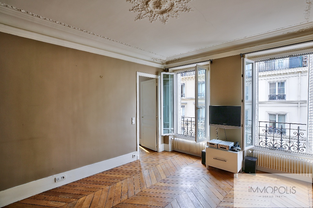 Bright apartment in the heart of the abbesses – Paris XVIII 2