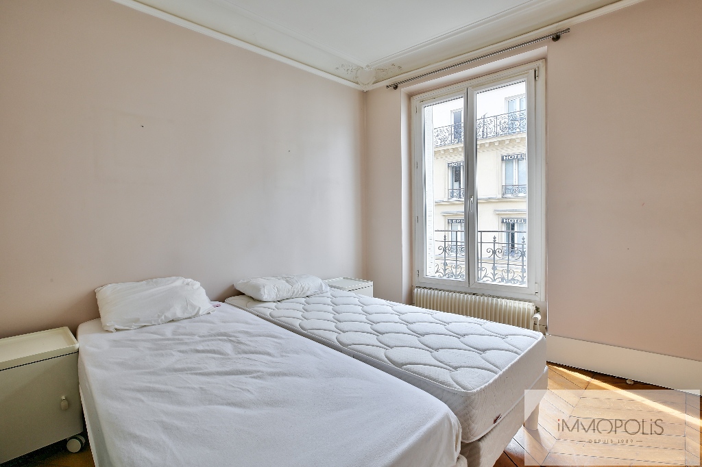 Bright apartment in the heart of the abbesses – Paris XVIII 4