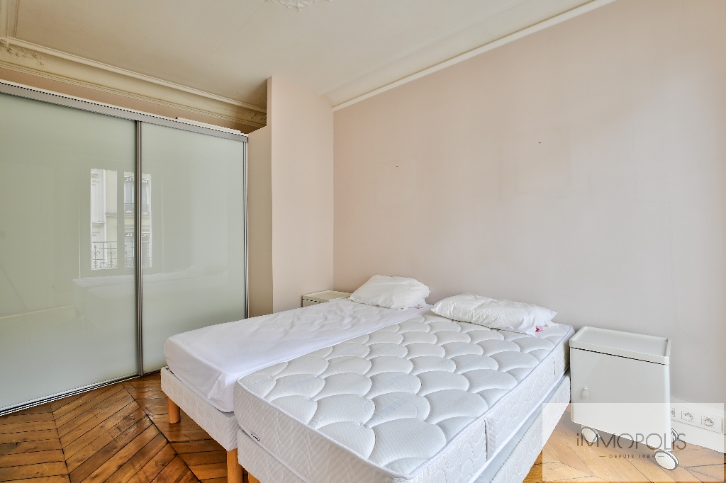 Bright apartment in the heart of the abbesses – Paris XVIII 5