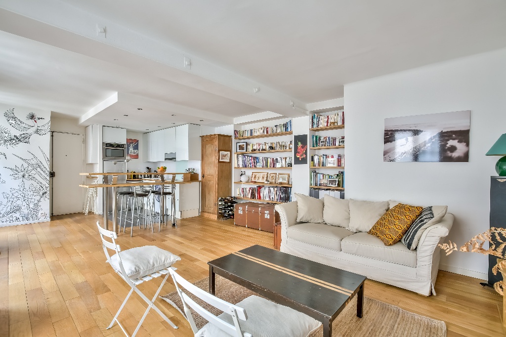 Charming 2 rooms – Arts and Crafts sector – Paris III 2