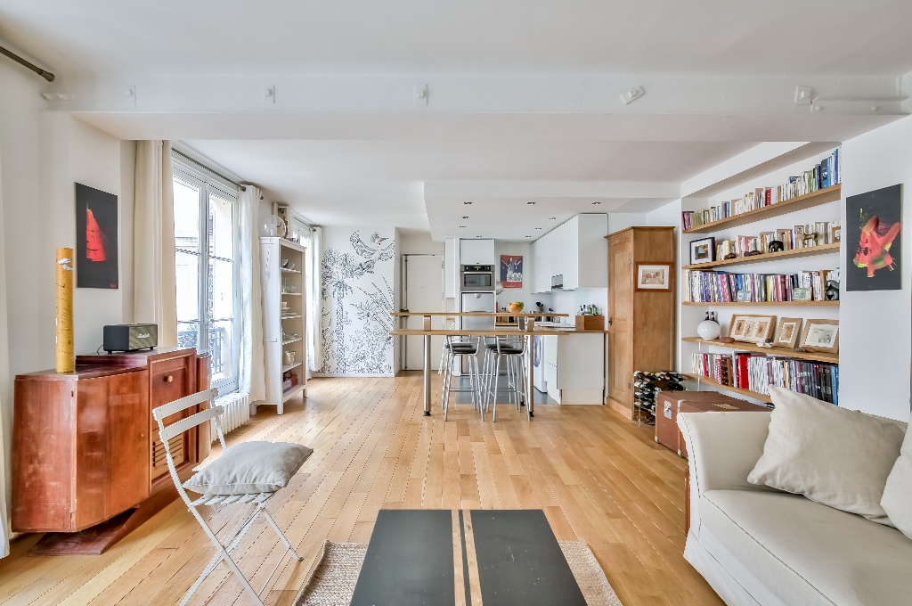 Charming 2 rooms – Arts and Crafts sector – Paris III 4