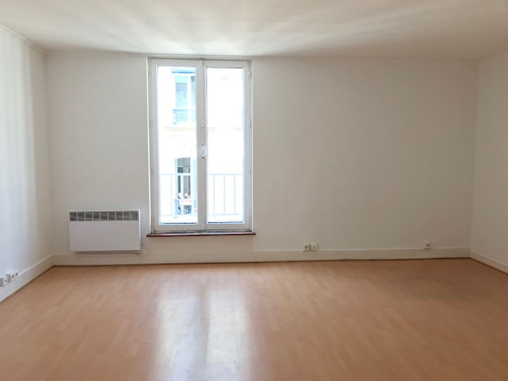 Non -furnished studio – 28 m² – Paris 18th 1
