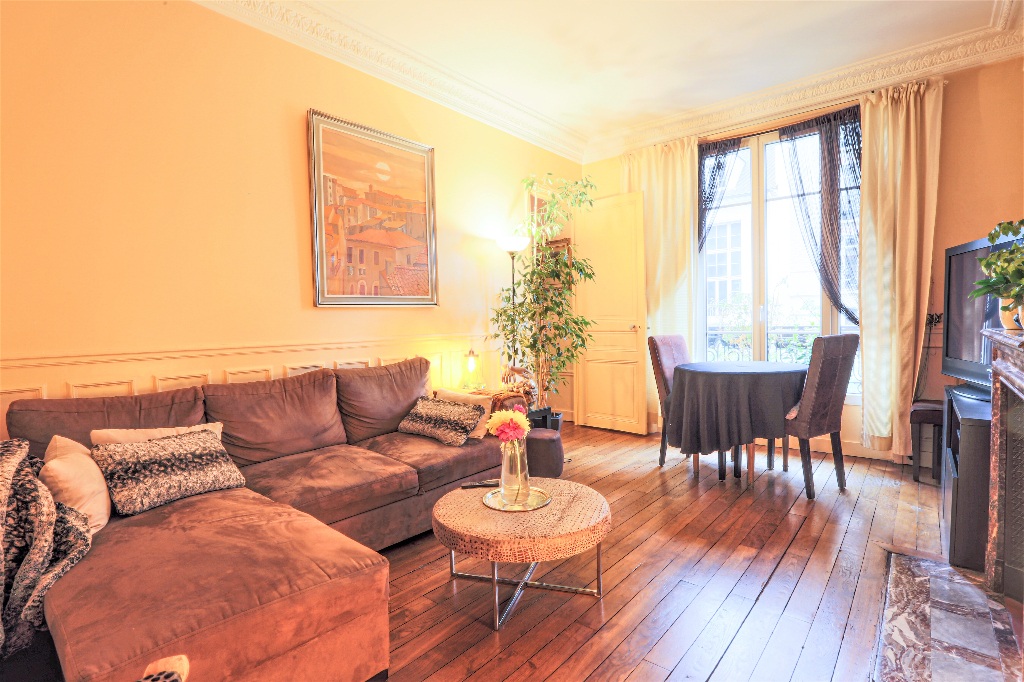 Charming 3 rooms, high junot Paris XVIII, open view 1
