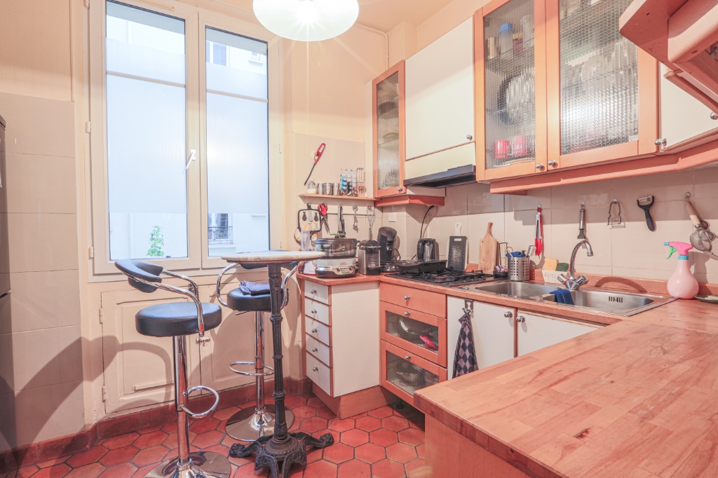 Charming 3 rooms, high junot paris xviii, unobstructed view 5
