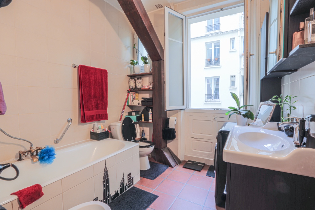 Charming 3 rooms, high junot Paris XVIII, open view 6