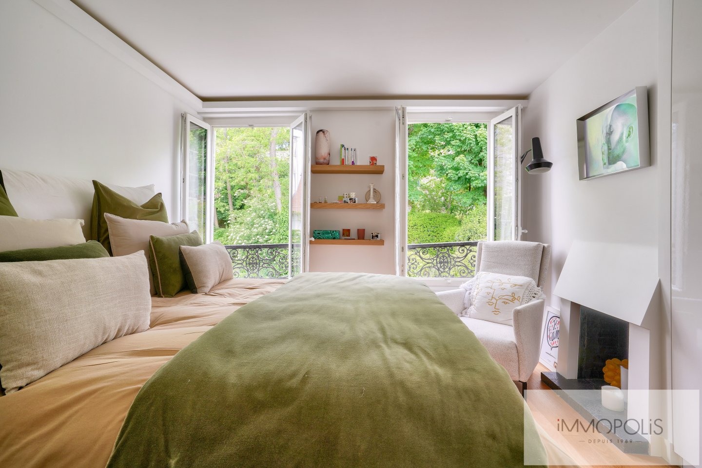 Perle rare en plein coeur de Montmartre avec vue dégagée! 2