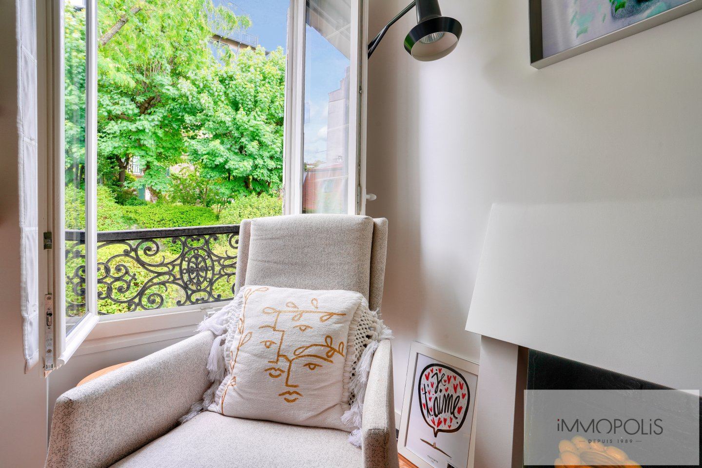 Perle rare en plein coeur de Montmartre avec vue dégagée! 3