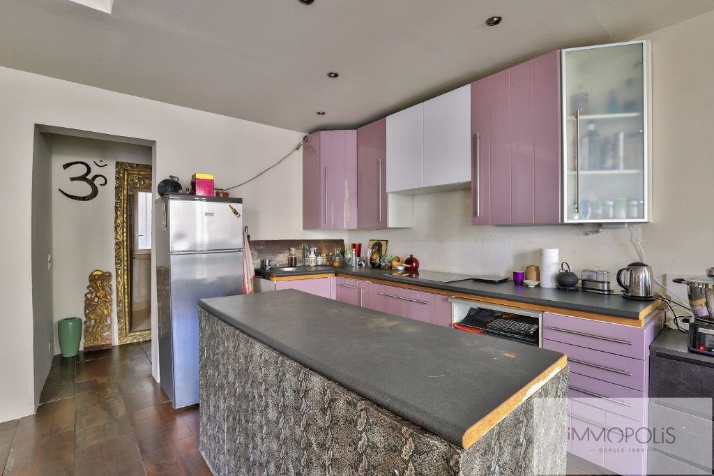 2 room apartment, double living room, rue Lepic, Abbesses district 4