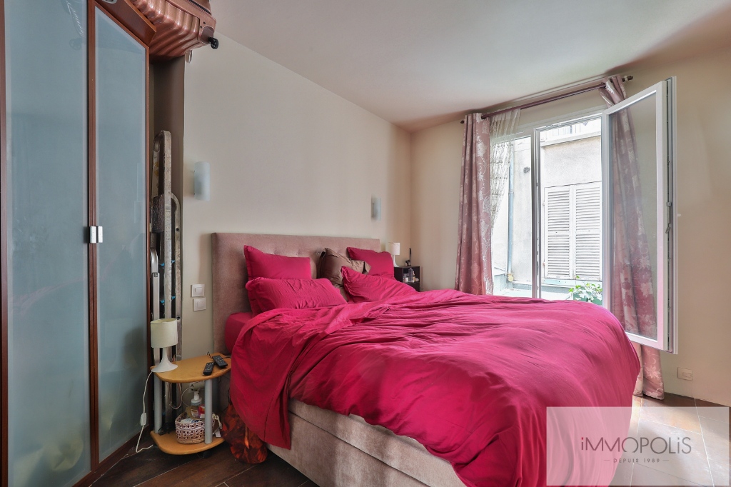 2 room apartment, double living room, rue Lepic, Abbesses district 5