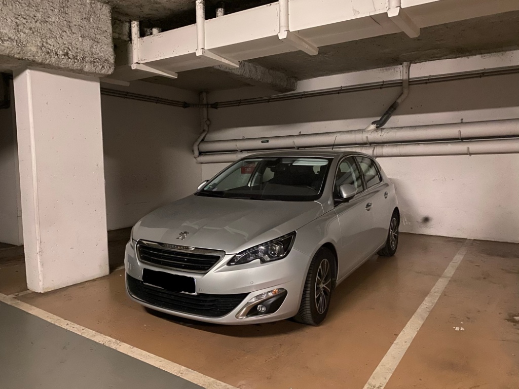 Parking / box Paris 18eme 1 Parking / box Paris 18eme 1