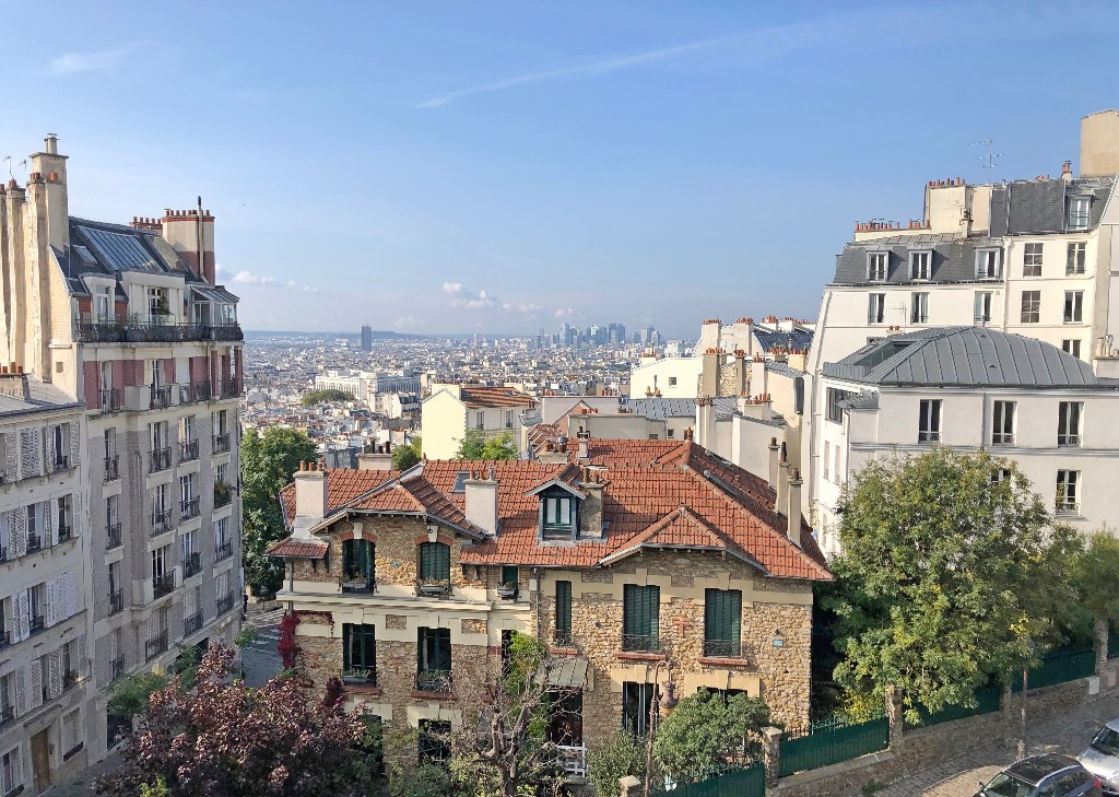 Rare in Montmartre, superb flat floor apartment with elevator and open views! 1