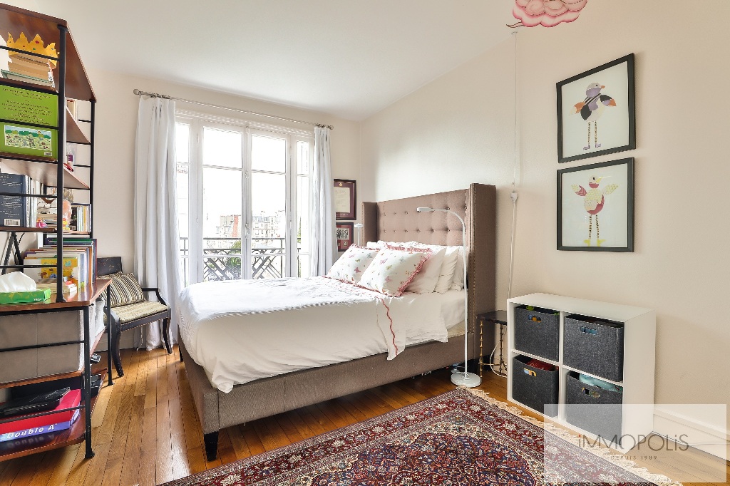 Rare à Montmartre, superbe appartement en étage élevé avec ascenseur et vues dégagées ! 4