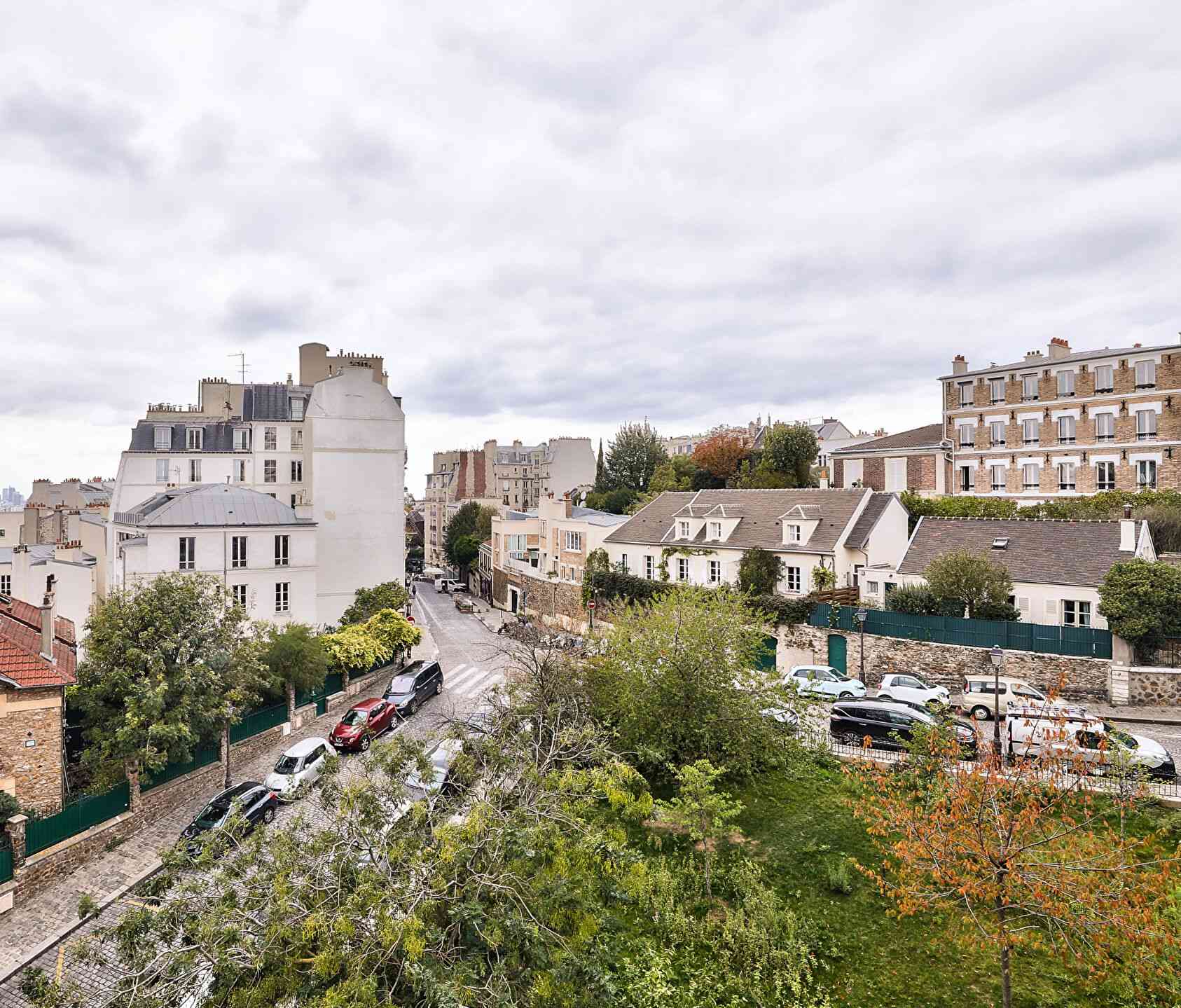 Rare in Montmartre, superb high -storey apartment with elevator and clear views! 8