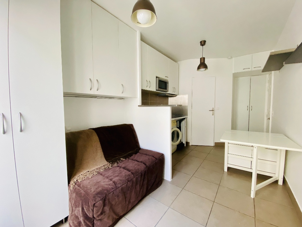 Studio in Abbesses – PARIS 18th – 15 m2 1