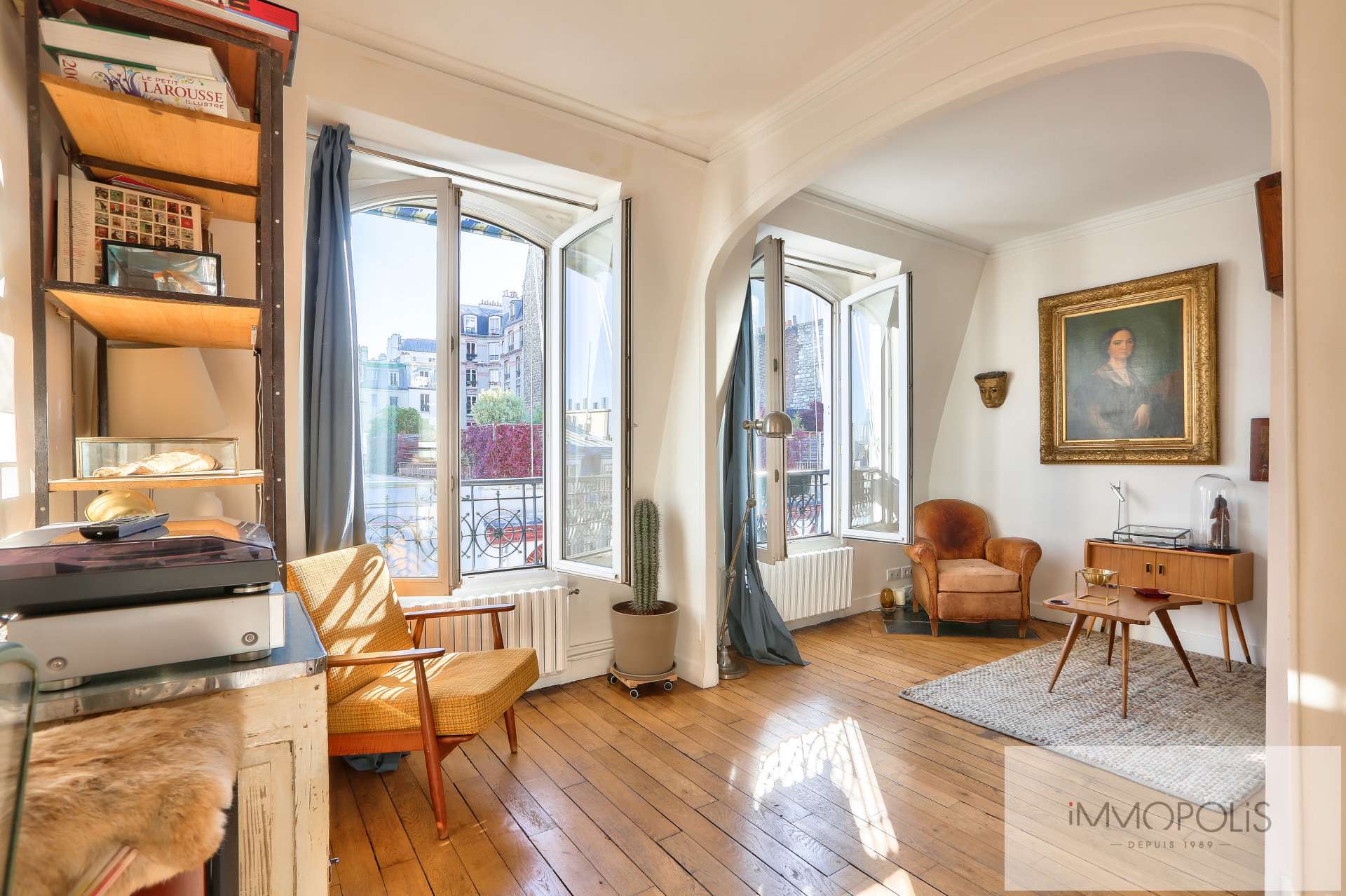 Charming apartment in Montmartre on top floor with unobstructed view. 1