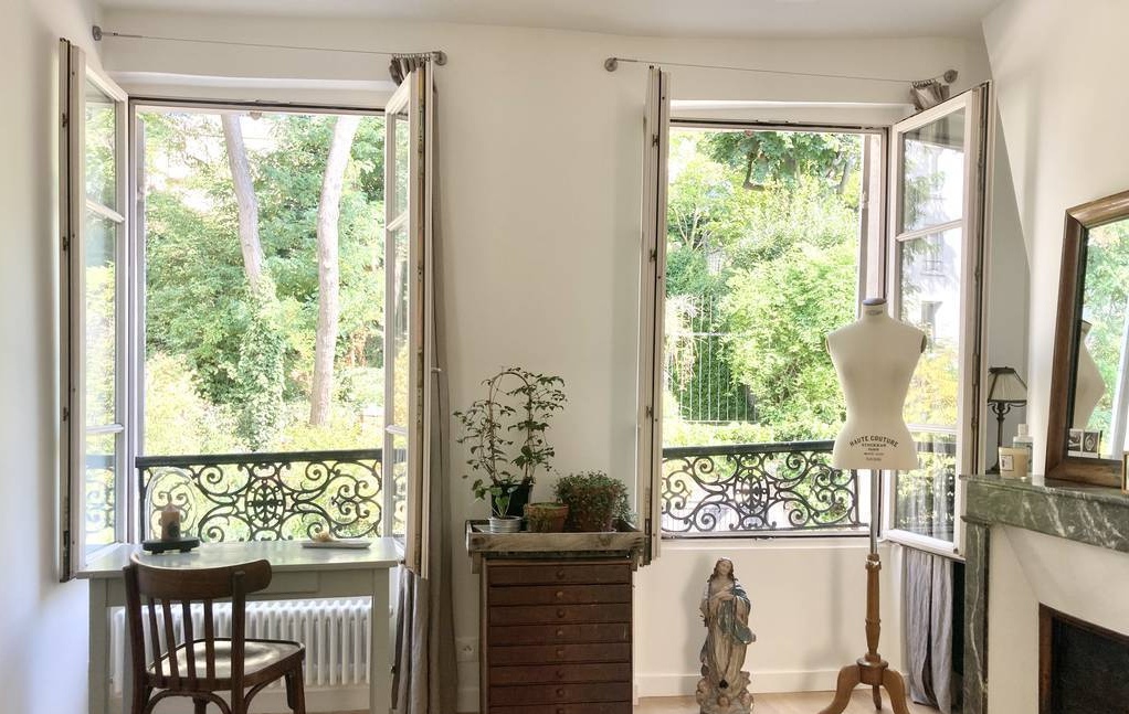 2 exceptional pieces in the heart of Montmartre with unobstructed view of vegetation. 1