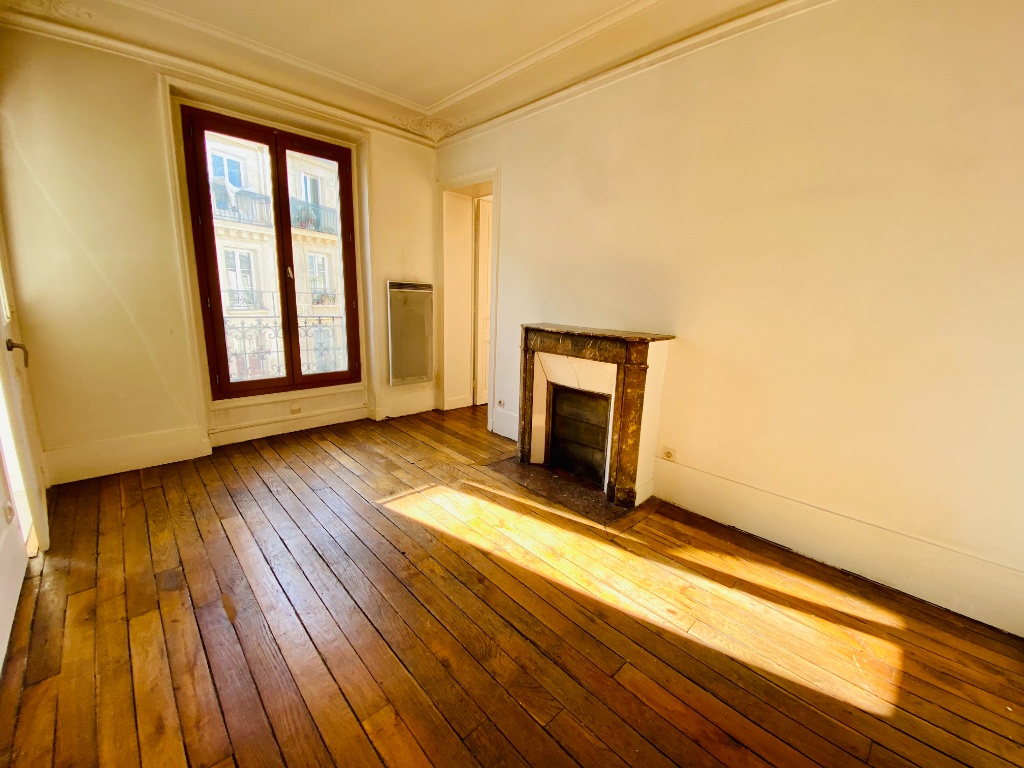 Paris 18th – Château Rouge – 2 Rooms of 33m² 1