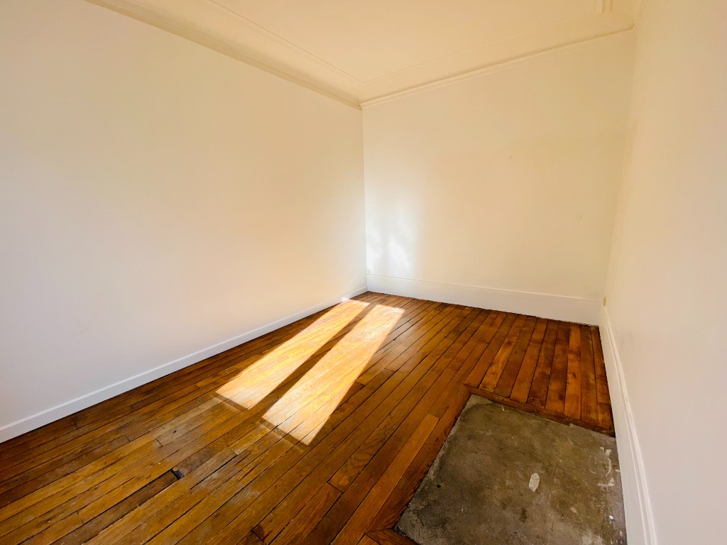 Paris 18th – Château Rouge – 2 Rooms of 33m² 3 Paris 18th – Château Rouge – 2 Rooms of 33m² 3