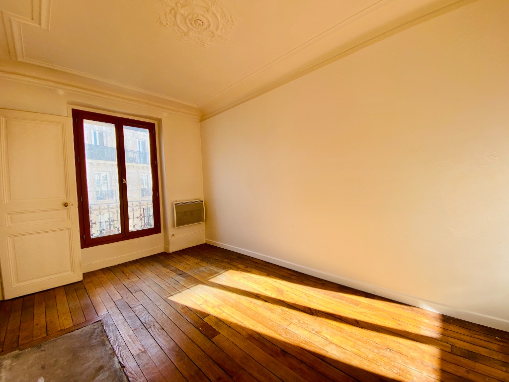 Paris 18th – Château Rouge – 2 Rooms of 33m² 4 Paris 18th – Château Rouge – 2 Rooms of 33m² 4