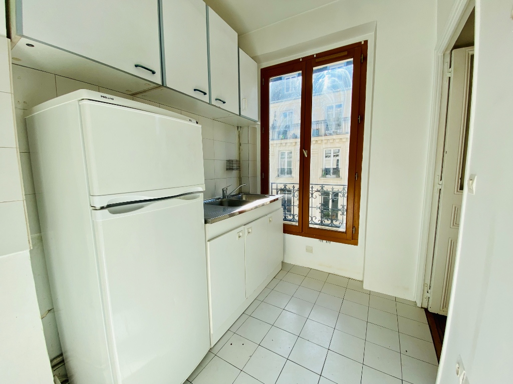 Paris 18th – Château Rouge – 2 Rooms of 33m² 6 Paris 18th – Château Rouge – 2 Rooms of 33m² 6