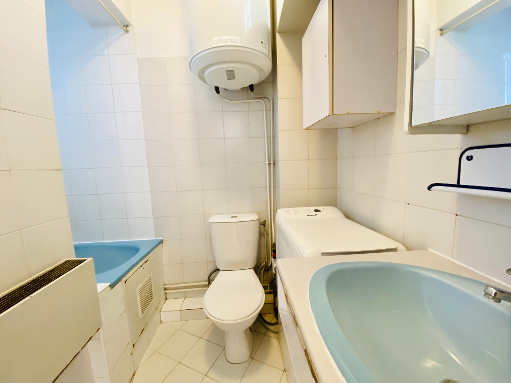 Paris 18th – Château Rouge – 2 Rooms of 33m² 7 Paris 18th – Château Rouge – 2 Rooms of 33m² 7